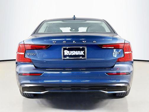 Denim Blue Metallic 2025 Volvo S60 B5 Plus