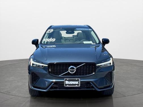 2025 Volvo XC60 Plug-In Hybrid T8 Plus