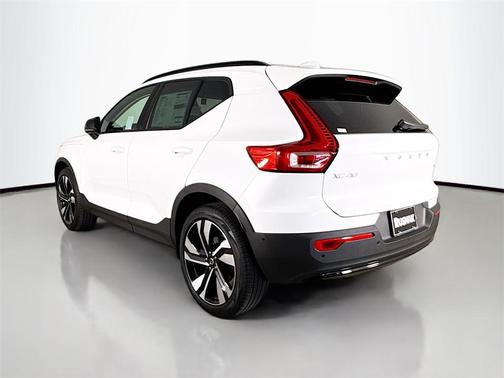2025 Volvo XC40 B5 Plus Dark Theme