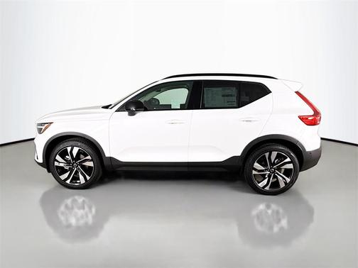 2025 Volvo XC40 B5 Plus Dark Theme