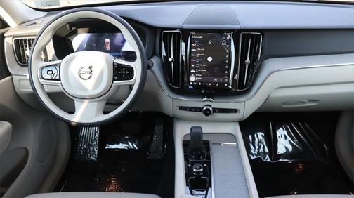 2025 Volvo XC60 Plug-In Hybrid T8 Plus