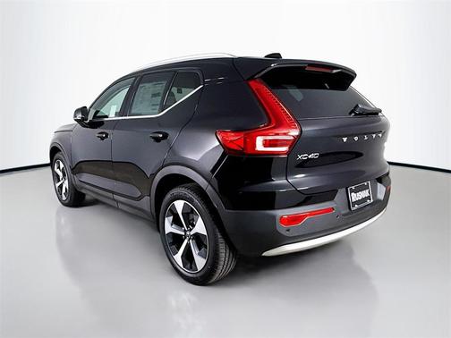 2025 Volvo XC40 B5 Core Bright Theme
