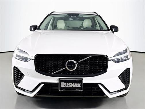 2025 Volvo XC60 Plug-In Hybrid T8 Plus