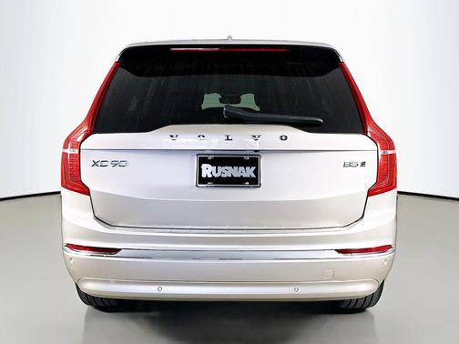 2025 Volvo XC90 B5 Core