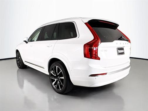 2023 Volvo XC90 B5 Plus