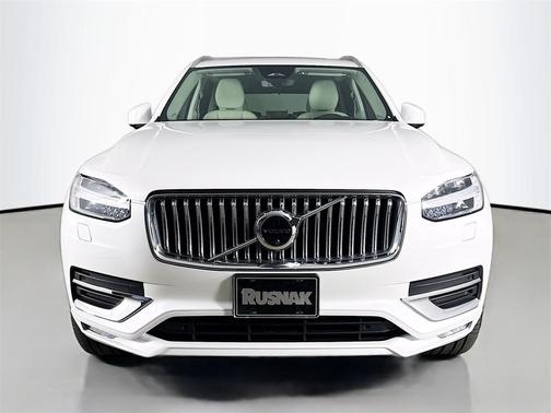 2023 Volvo XC90 B5 Plus