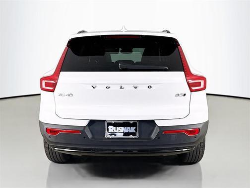 2026 Volvo XC40 B5 Ultra