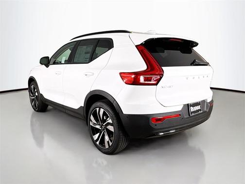 2026 Volvo XC40 B5 Ultra