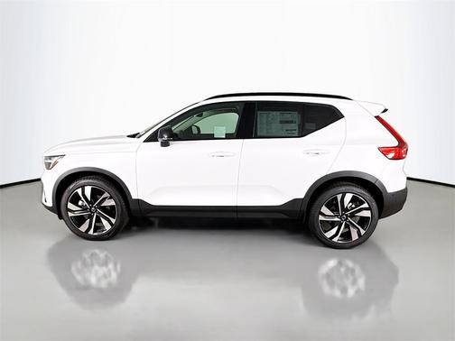 2026 Volvo XC40 B5 Ultra