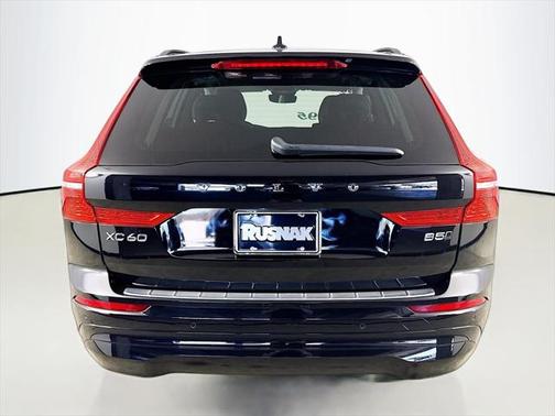 2022 Volvo XC60 B5 Momentum