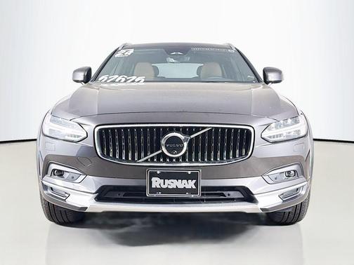 Platinum Gray Metallic 2024 Volvo V90 Cross Country B6 Plus