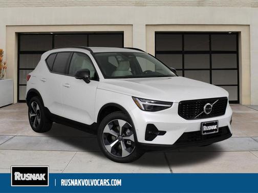 Crystal White 2026 Volvo XC40 Plus, B5 AWD Gas (mild hybrid), Dark