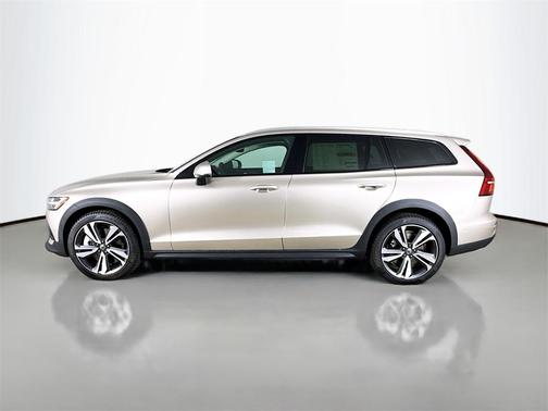 2026 Volvo V60 Cross Country B5 Plus