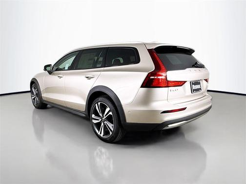 2026 Volvo V60 Cross Country B5 Plus