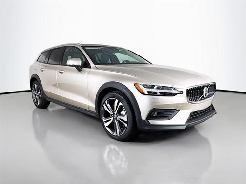 2026 Volvo V60 Cross Country B5 Plus