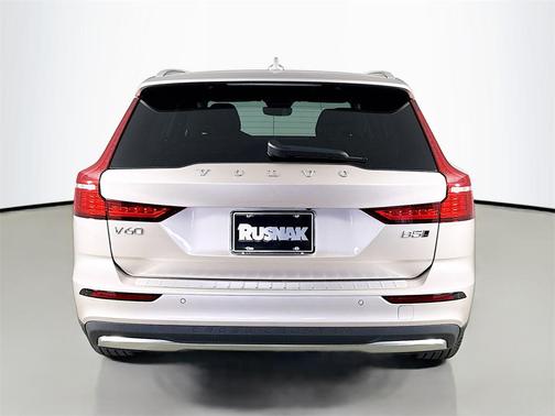 2026 Volvo V60 Cross Country B5 Plus