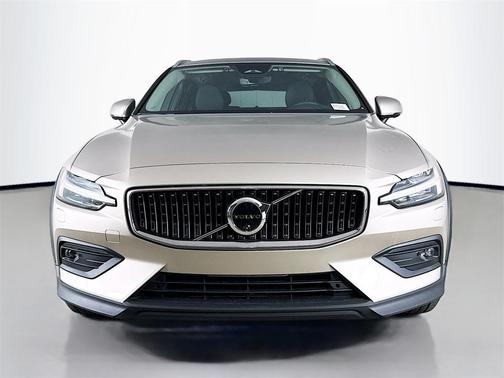 2026 Volvo V60 Cross Country B5 Plus