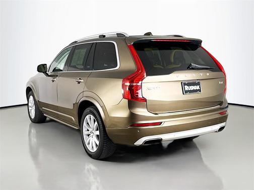 2016 Volvo XC90 T6 Momentum