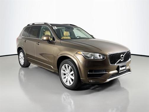 2016 Volvo XC90 T6 Momentum