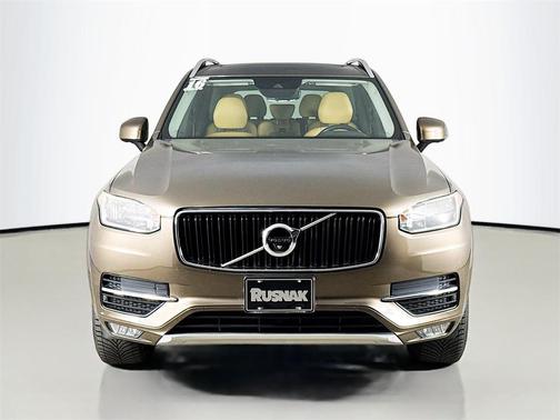 2016 Volvo XC90 T6 Momentum