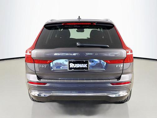 2023 Volvo XC60 B5 Ultimate Bright Theme