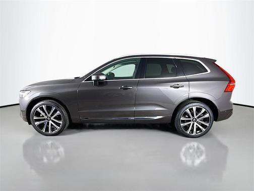 2023 Volvo XC60 B5 Ultimate Bright Theme