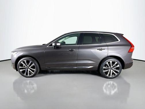 2023 Volvo XC60 B5 Ultimate Bright Theme