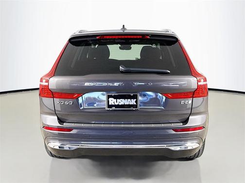 2023 Volvo XC60 B5 Ultimate Bright Theme