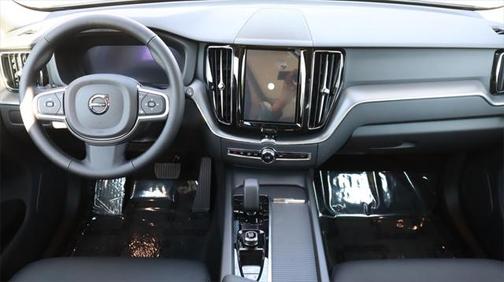 2025 Volvo XC60 B5 Core