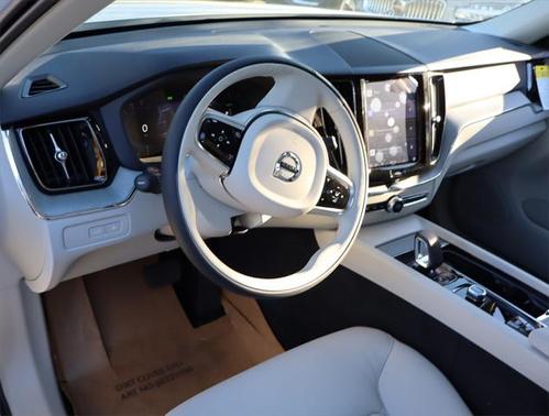 2025 Volvo XC60 Plug-In Hybrid Plus