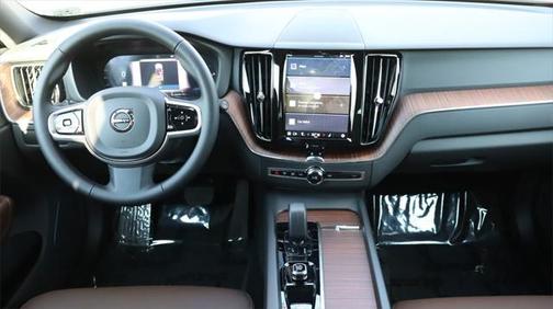 2025 Volvo XC60 Plug-In Hybrid T8 Plus
