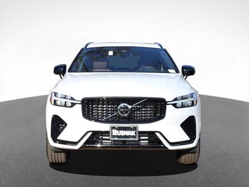 2025 Volvo XC60 Plug-In Hybrid T8 Plus