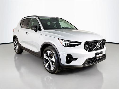 2026 Volvo XC40 B5 Plus
