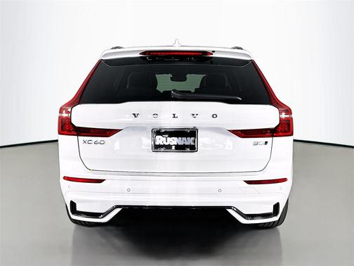 2026 Volvo XC60 B5 Plus