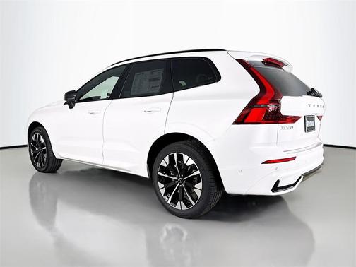 2026 Volvo XC60 B5 Plus