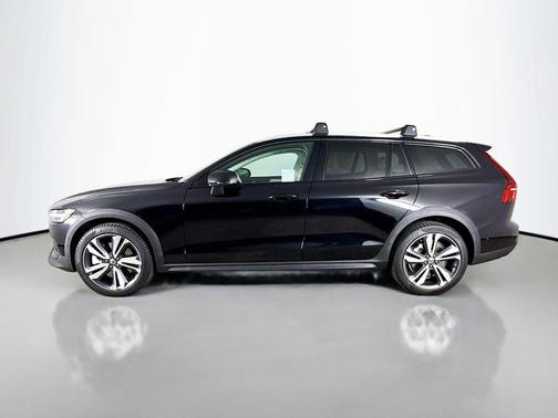 2026 Volvo V60 Cross Country Plus, B5 AWD Gas (mild hybrid)