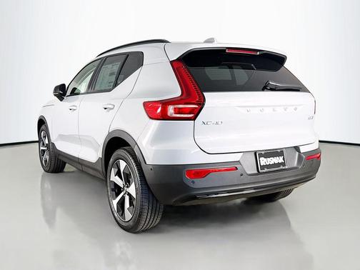2026 Volvo XC40 Plus, B5 AWD Gas (mild hybrid), Dark