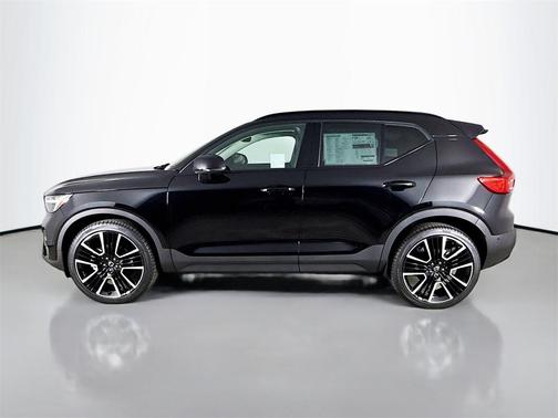 2026 Volvo XC40 Ultra, B5 AWD Gas (mild hybrid), Dark