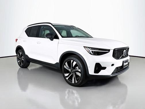 2026 Volvo XC40 B5 Plus
