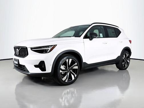 2026 Volvo XC40 B5 Plus