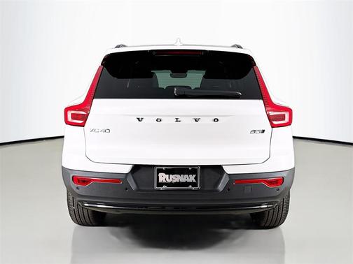 2026 Volvo XC40 B5 Plus