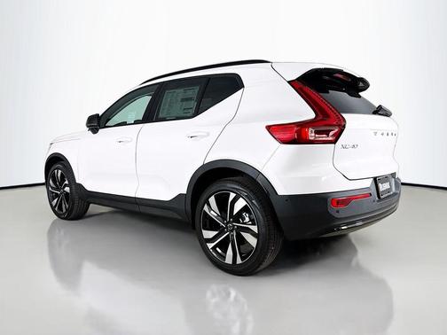 2026 Volvo XC40 B5 Plus