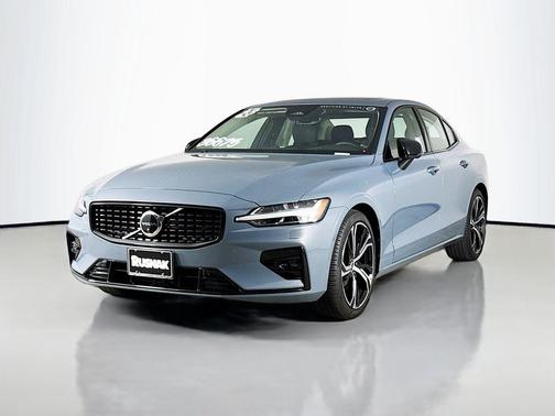 Gray Metallic 2023 Volvo S60 B5 Ultimate Dark Theme