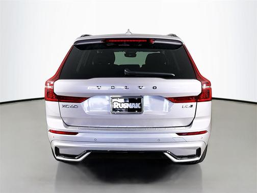 2026 Volvo XC60 B5 Plus