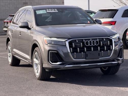 2025 Audi Q7 45 Premium