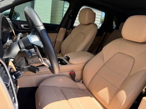 2022 Porsche Cayenne Platinum Edition