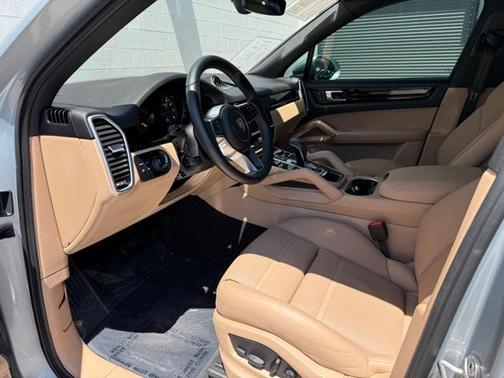 2022 Porsche Cayenne Platinum Edition