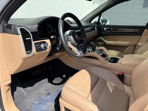 2023 Porsche Cayenne Platinum Edition
