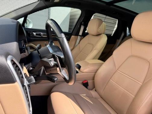 2023 Porsche Cayenne Platinum Edition