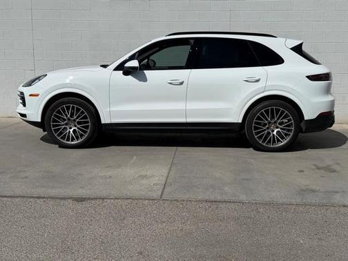 2023 Porsche Cayenne Platinum Edition